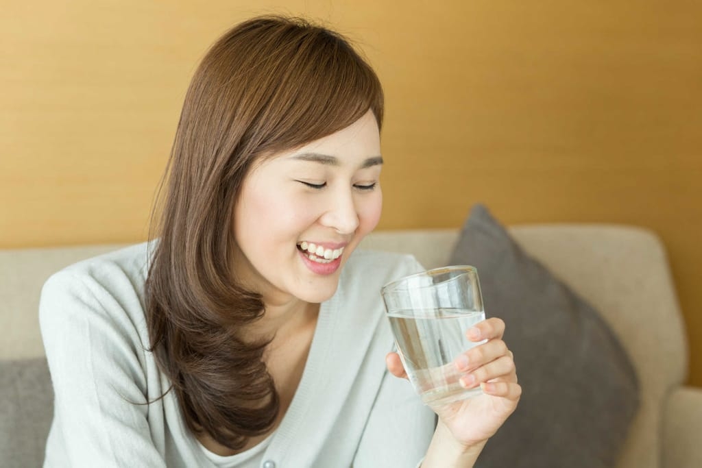 Lợi ích sức khỏe khi uống nước nóng mỗi ngày
