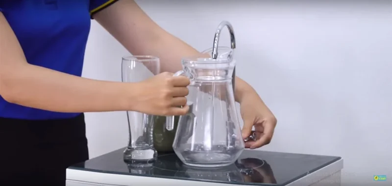 Nên sử dụng Nước đóng chai hay Máy lọc uống trực tiếp?