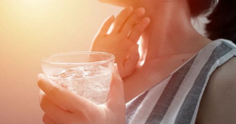 Ngày nóng không nên uống nước lạnh