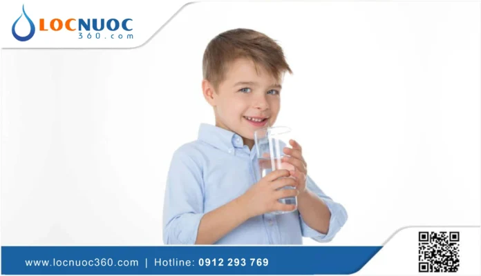 Cách để con bạn uống nhiều nước hơn khi đến trường