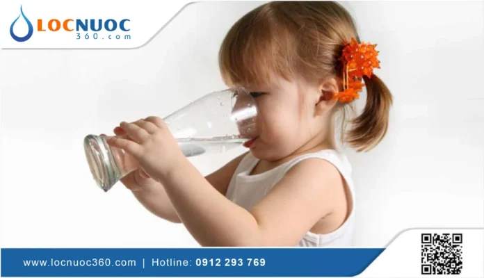 Cho trẻ uống bao nhiêu nước mỗi ngày là đủ?