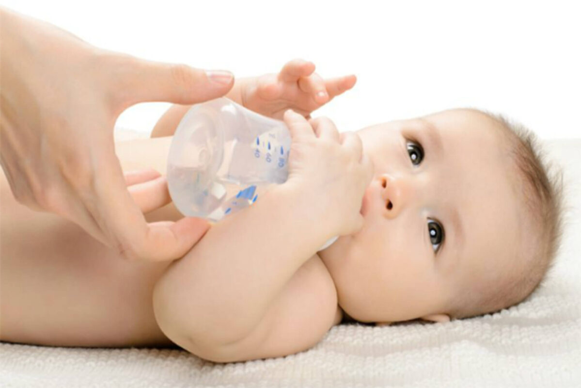 Lượng nước cần thiết cho bé theo từng độ tuổi