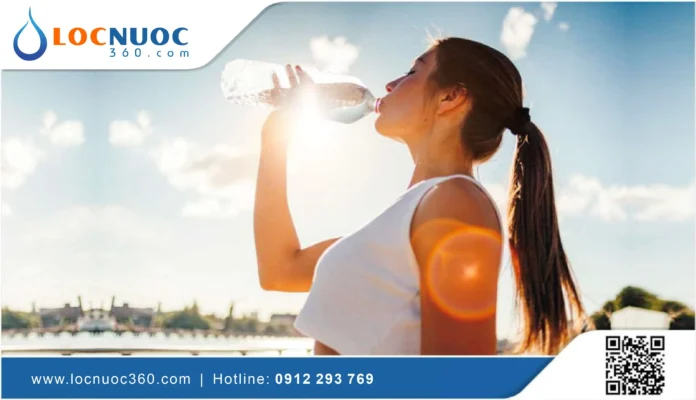 Uống ít nước hay nhiều nước vào mùa hè đều không tốt?