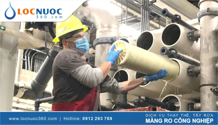 Hướng dẫn thay thế Màng RO công nghiệp qua 4 bước đơn giản